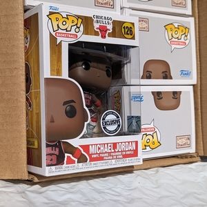 Funko Pop! NEW Michael Jordan # 126 pinstripe Bulls #23 Mint in Protector